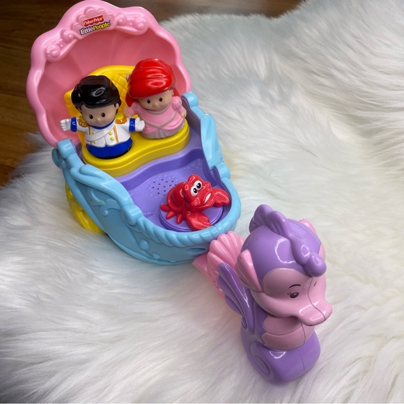 Little People 
Little Mermaid singing carriage toy - Picture 1 of 9